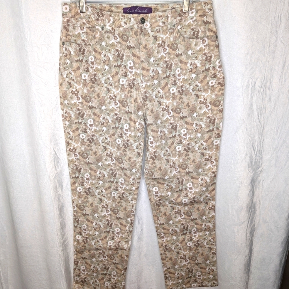 Floral Tan Amanda Jeans By Gloria Vanderbilt. Size 12 SHORT